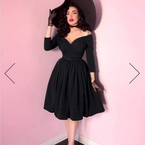 EUC XL Black starlet Vixen By Micheline Pitt